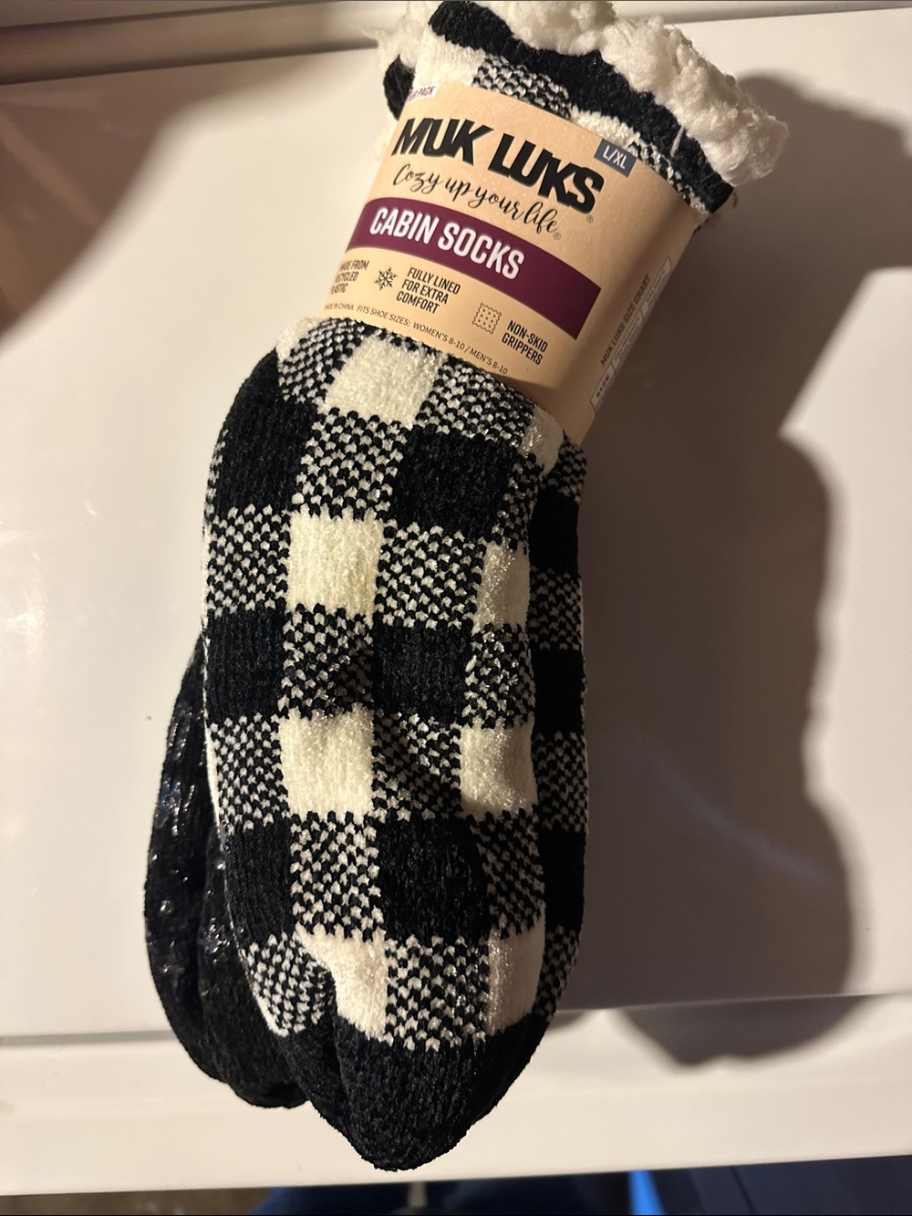 Muk Luks Black & White Buffalo-Check Cabin Socks